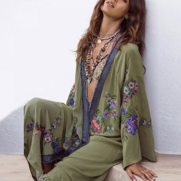 HP New Bohemian Floral Embroidered Kimono cover up - Picture 5 of 8
